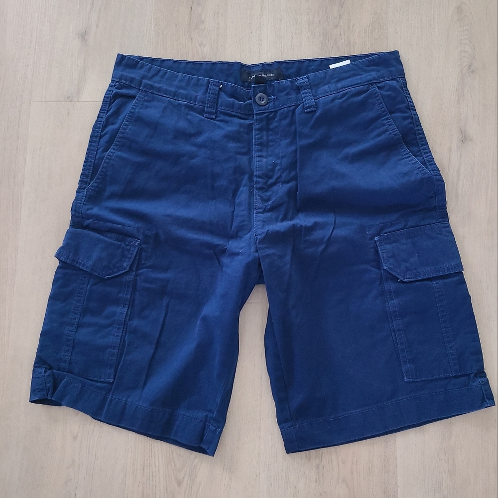 Tommy Hilfiger Mens Cargo Shorts.  Size 32.  Royal Blue. Good condition!